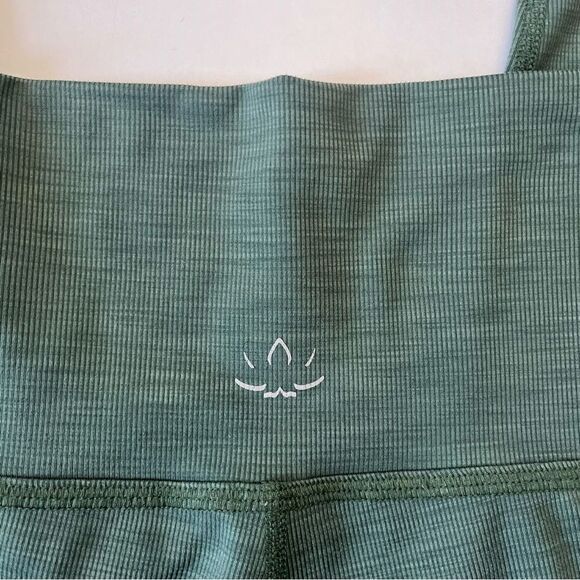 Beyond Yoga Ribbed Green High Rise Legging Small - Picture 7 of 9